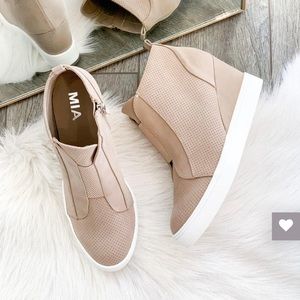NWT Mia Christie Wedge Sneaker
